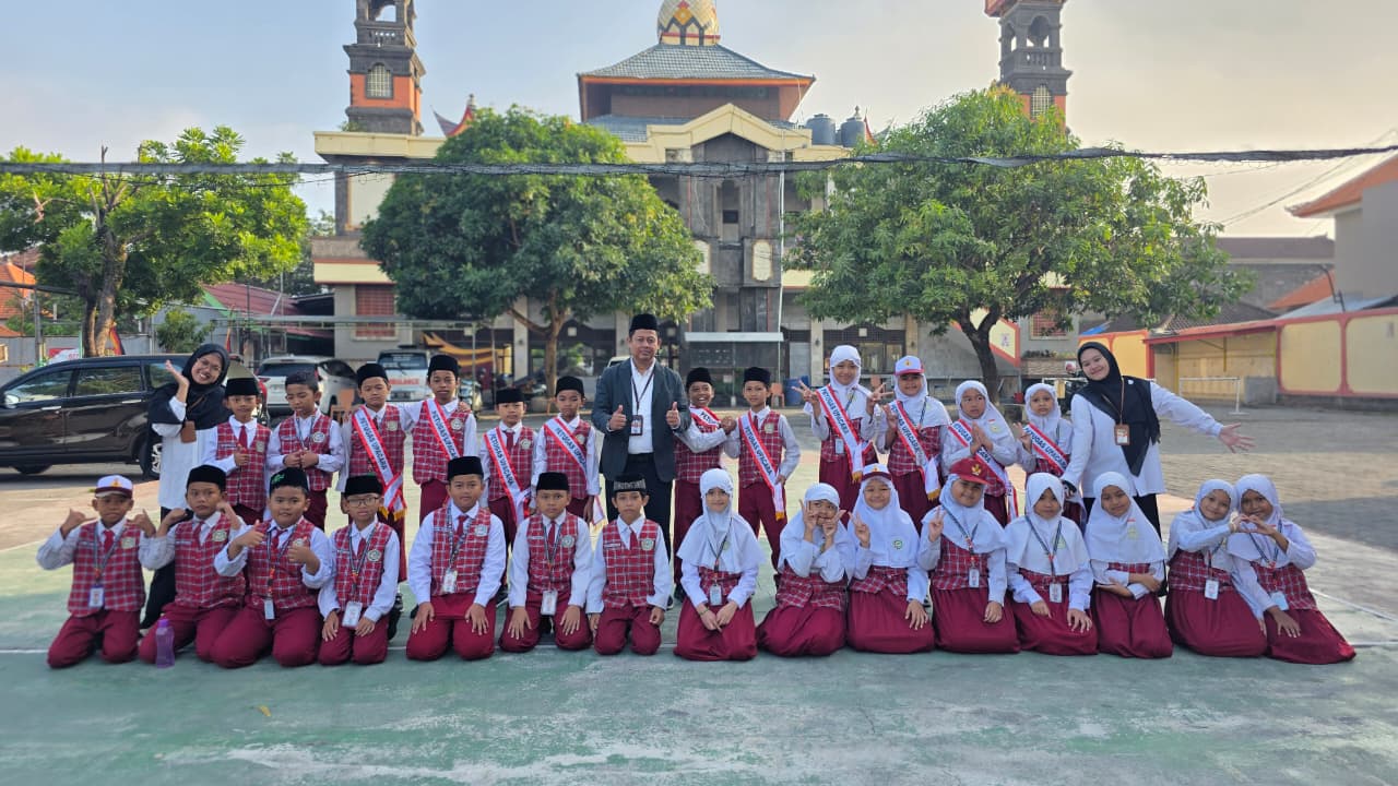 Upacara Bendera Hari Senin